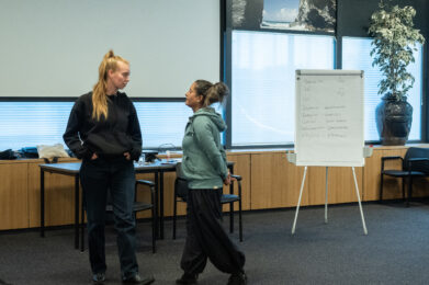 Acteurs zijn bezig met een oefening voor een training bij FiAC
