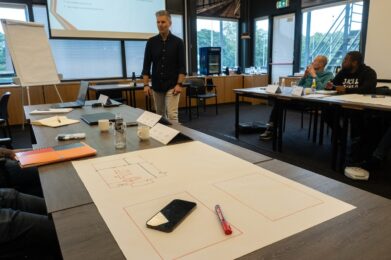 Deelnemers die actief deelnemen aan de cursus 'Facilitair (gebouw)beheer voor conciërges'
