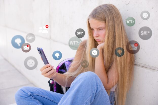 Leerling die op sociale media negatieve reacties ontvangt van anderen